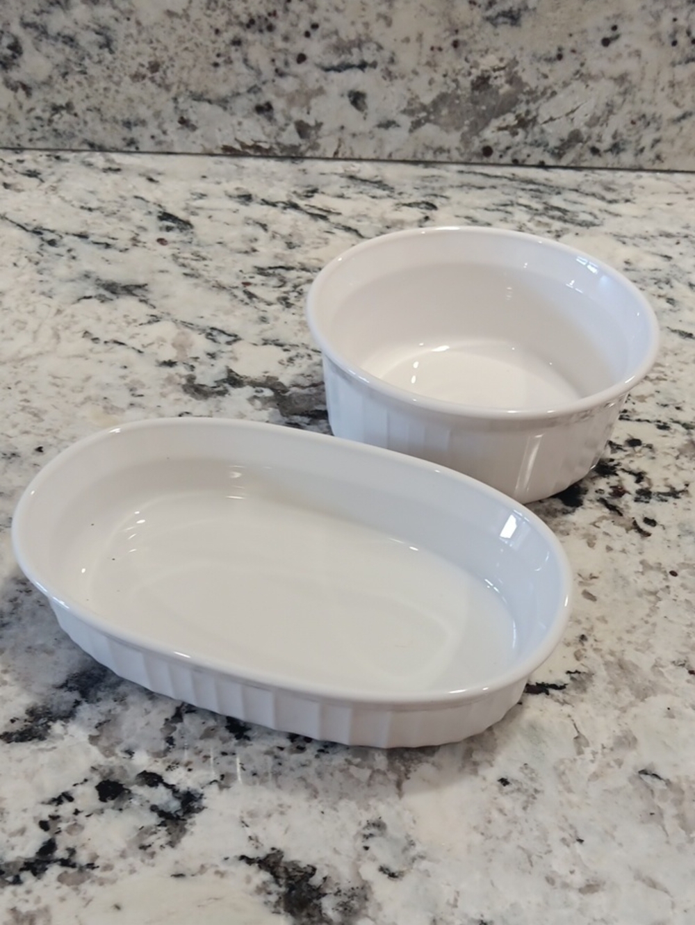 Vintage Corning White Ceramic Baking Dishes - Set of 2